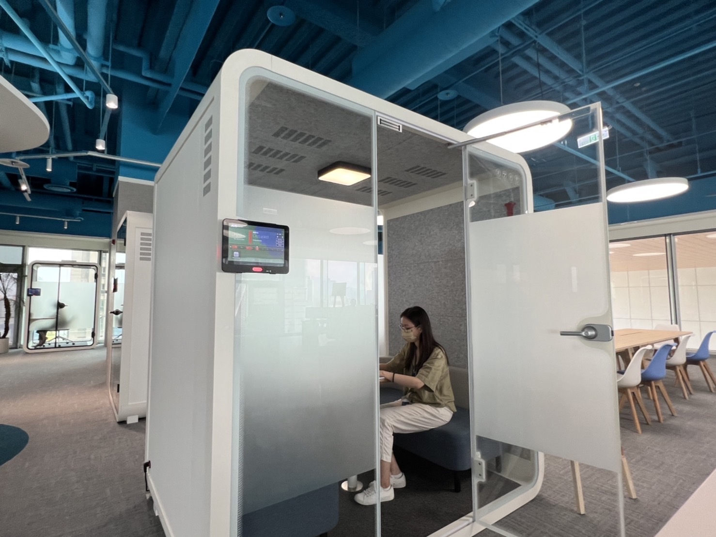 Ebpay高雄據點的智慧行動辦公艙，展現Ebpay在面板以外的研發應用軟實力